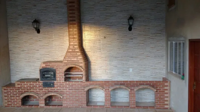 Detalhe da alvenaria de uma churrasqueira
